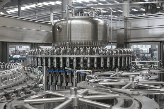 4/5 en 1 máquina de rellenar de enfriamiento del jugo de cadena para la botella plástica