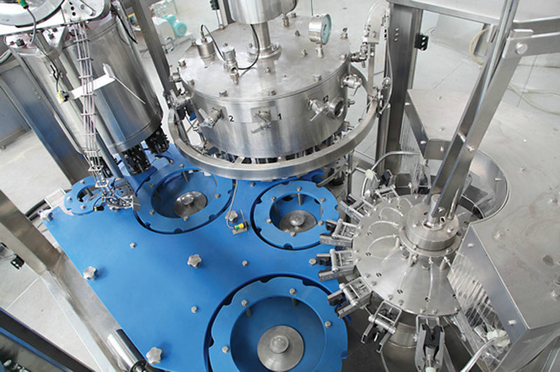 planta carbónica eléctrica de la máquina de rellenar de la bebida 0.5L, 18000 BPH 11KW